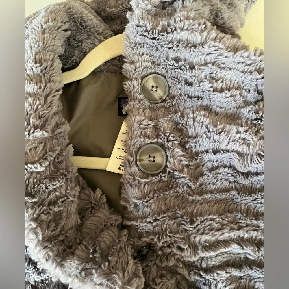 Girl’s Patagonia Gray Pelage Faux Fur Jacket Soft Gray size M 10
